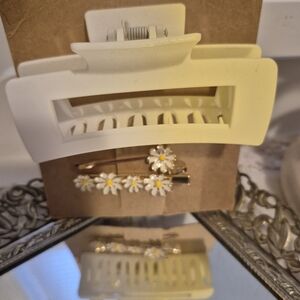 Unknown Ombre Cream & Yellow Hair Claw Clip with Daisy Hairpin